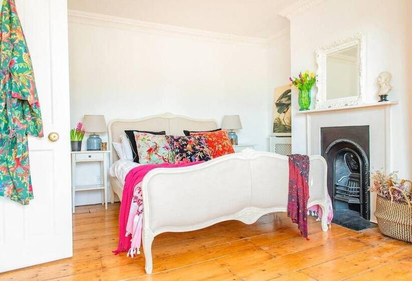 דירת נופש Beautiful 5 Bedroom Regency House / Pets Welcome