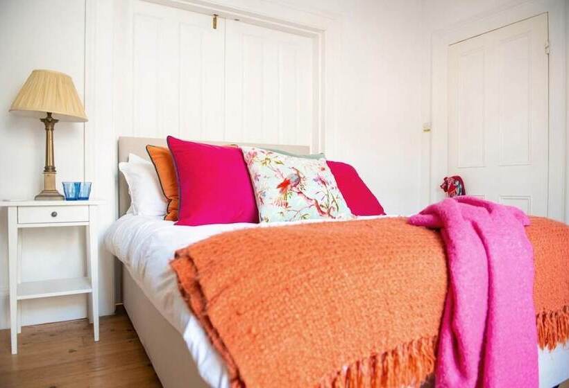 דירת נופש Beautiful 5 Bedroom Regency House / Pets Welcome