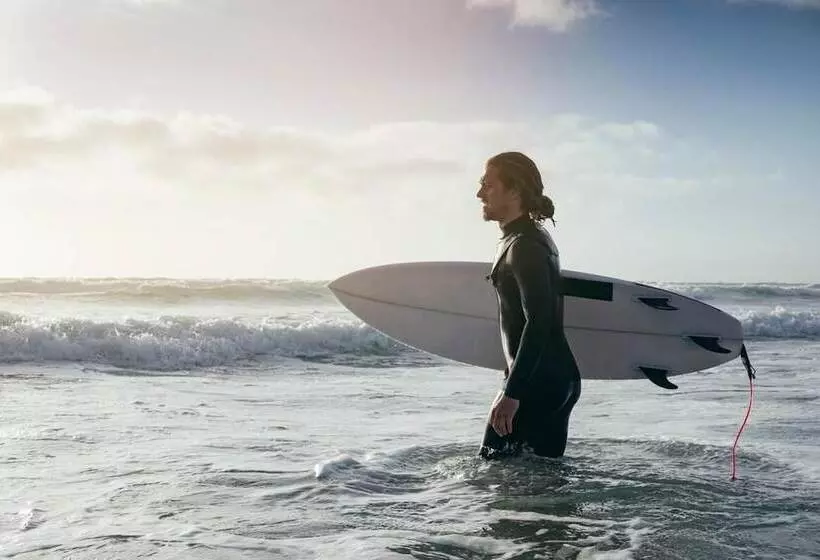 Residenssi Beautiful 5 Bedroom Regency House / Pets Welcome