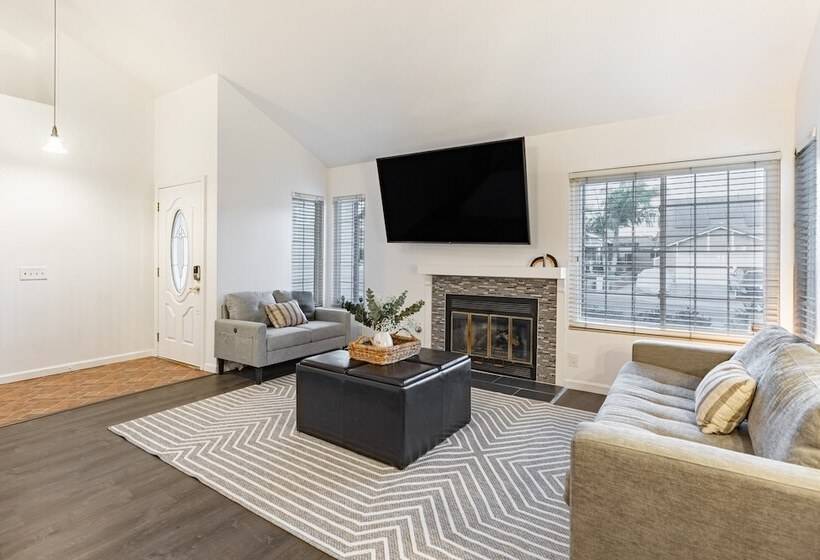 Sweetwater By Avantstay Yard W/ Hottub & Firepit