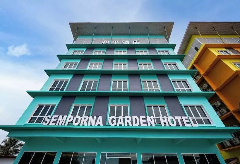 ホテル Semporna Garden