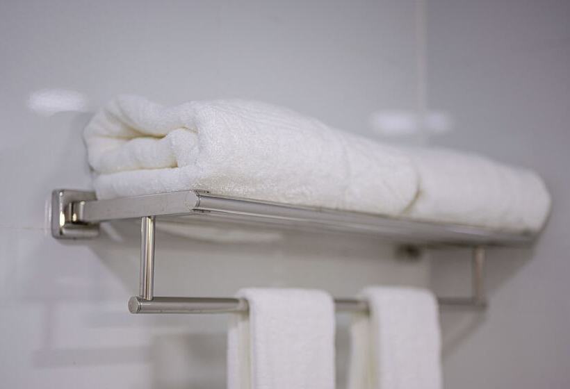 Отель Semporna Garden