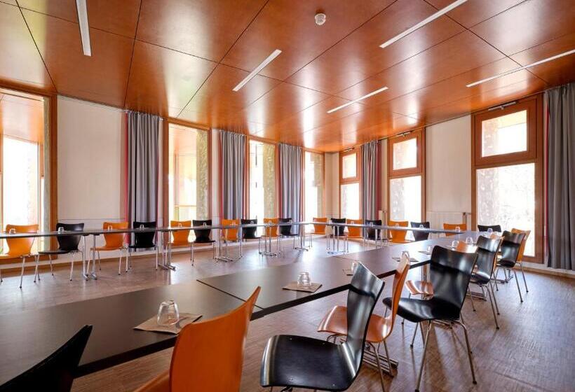 هتل Youth Hostel Schengen / Remerschen