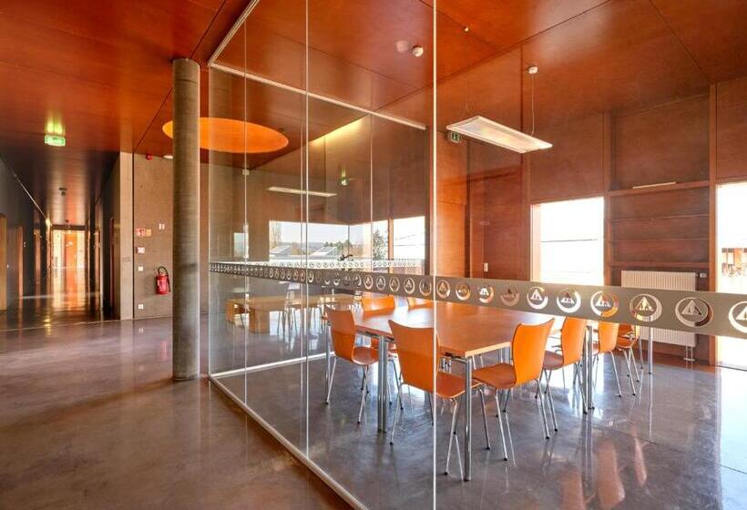 هتل Youth Hostel Schengen / Remerschen