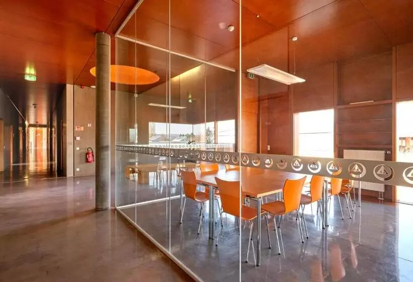 هتل Youth Hostel Schengen / Remerschen