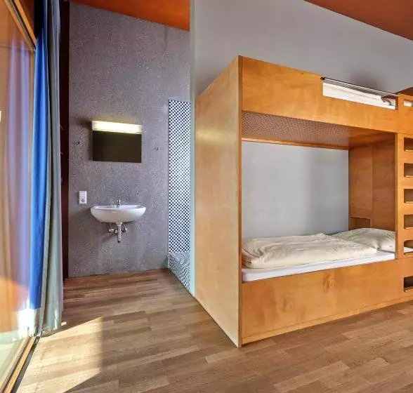 هتل Youth Hostel Schengen / Remerschen