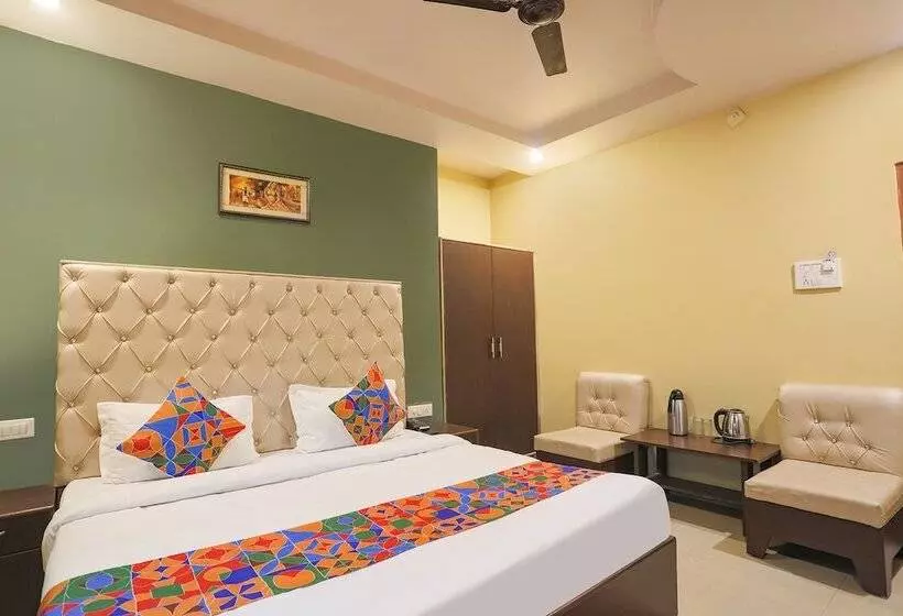 Fabhotel Dps International