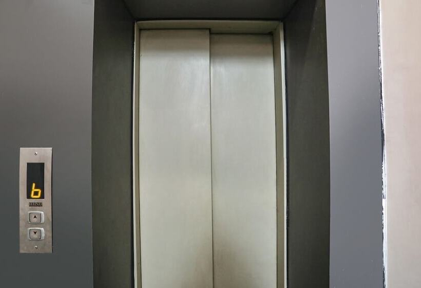 Fabhotel Dps International