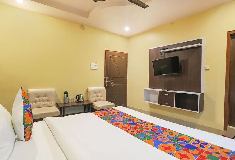 Fabhotel Dps International