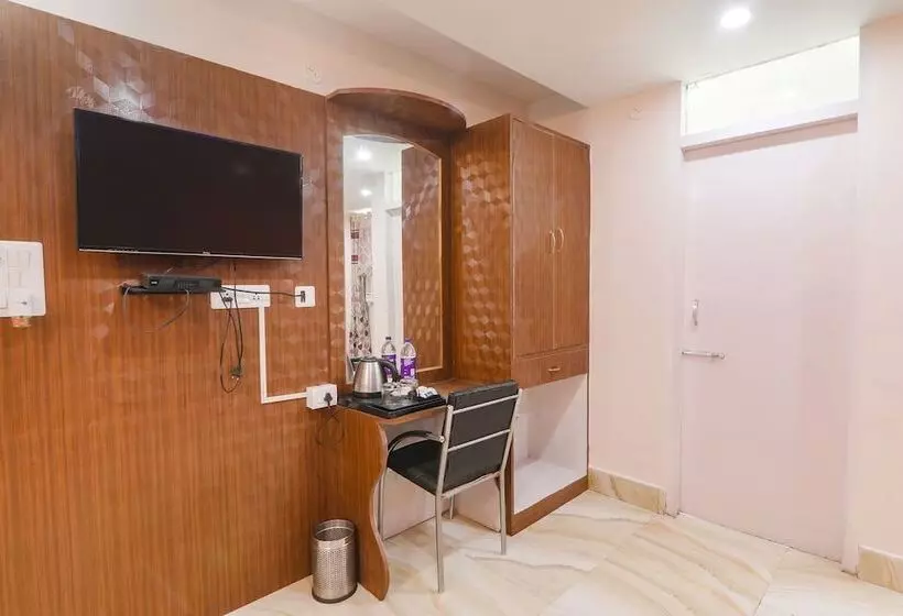 Fabhotel Mega Royal
