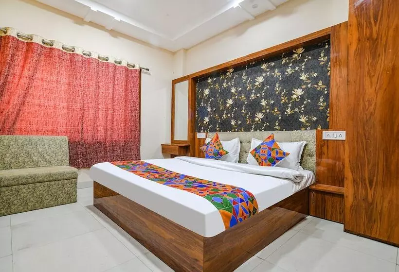 Fabhotel Royal Palace