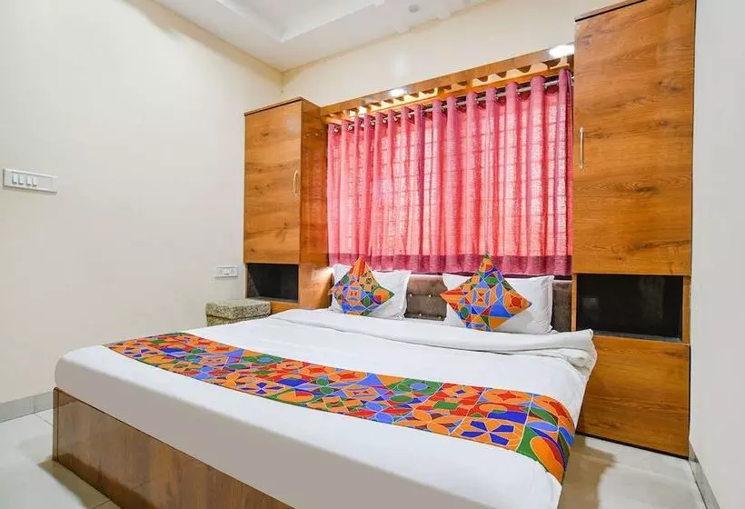 Fabhotel Royal Palace