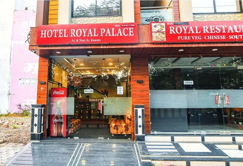 Fabhotel Royal Palace