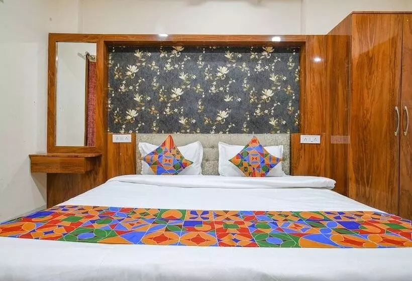 Fabhotel Royal Palace