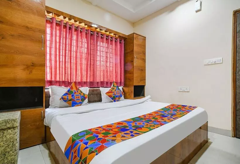 Fabhotel Royal Palace