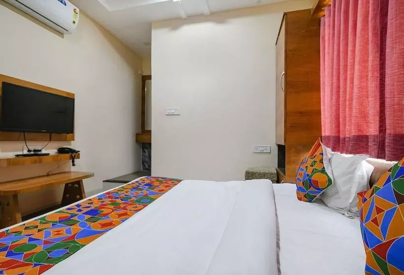 Fabhotel Royal Palace