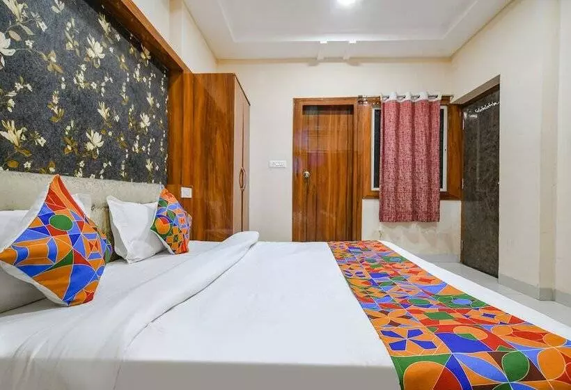 Fabhotel Royal Palace