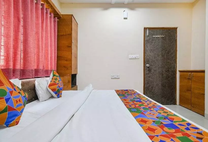 Fabhotel Royal Palace