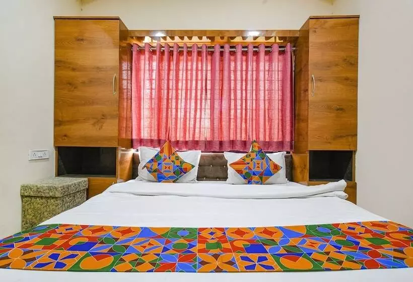Fabhotel Royal Palace