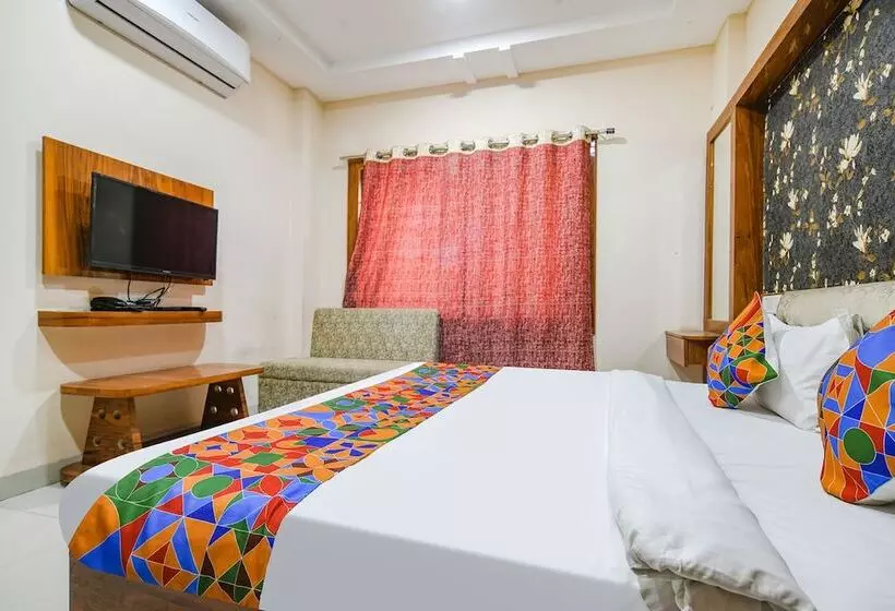 Fabhotel Royal Palace