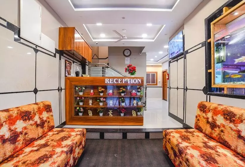 Fabhotel Royal Palace