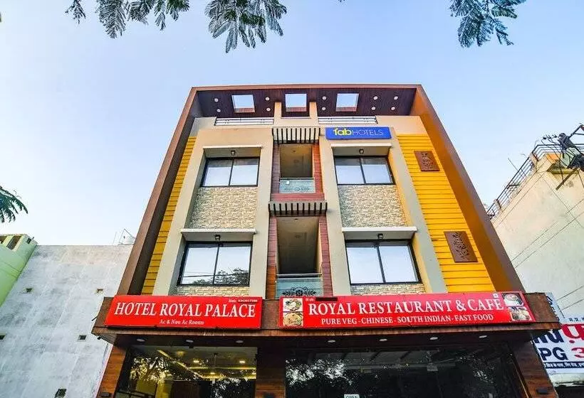 Fabhotel Royal Palace