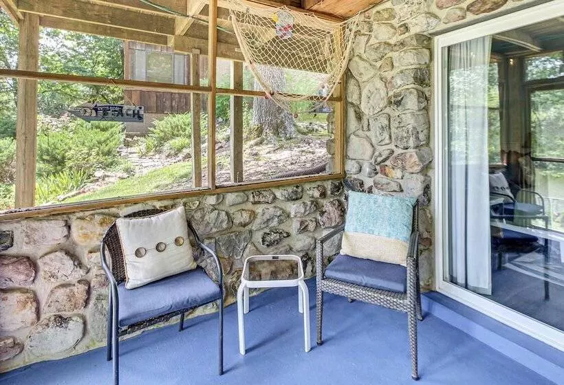 Hot Springs Retreat W/ Private Dock + Hot Tub!