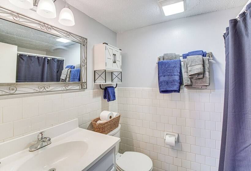 Hot Springs Retreat W/ Private Dock + Hot Tub!