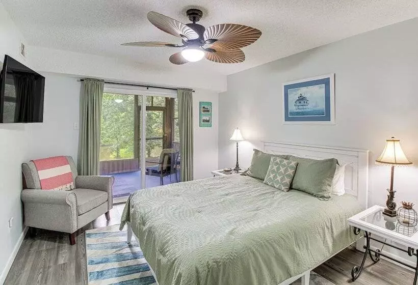 Hot Springs Retreat W/ Private Dock + Hot Tub!