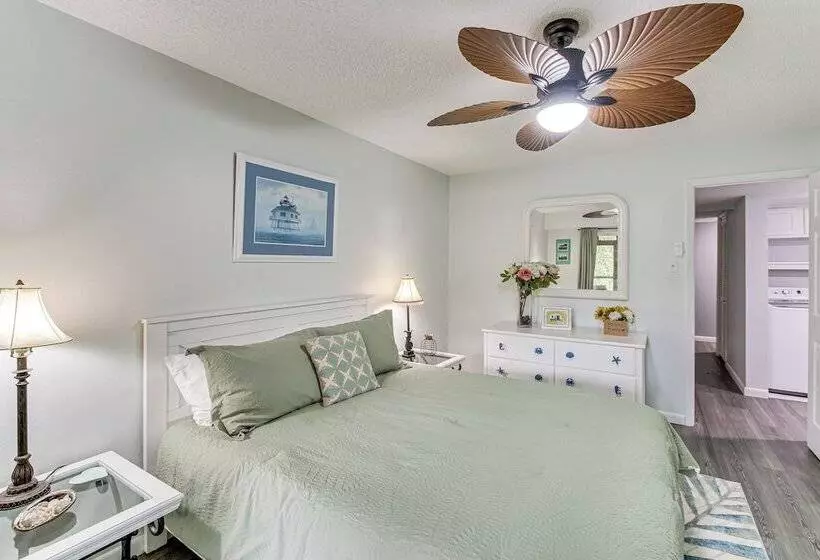 Hot Springs Retreat W/ Private Dock + Hot Tub!