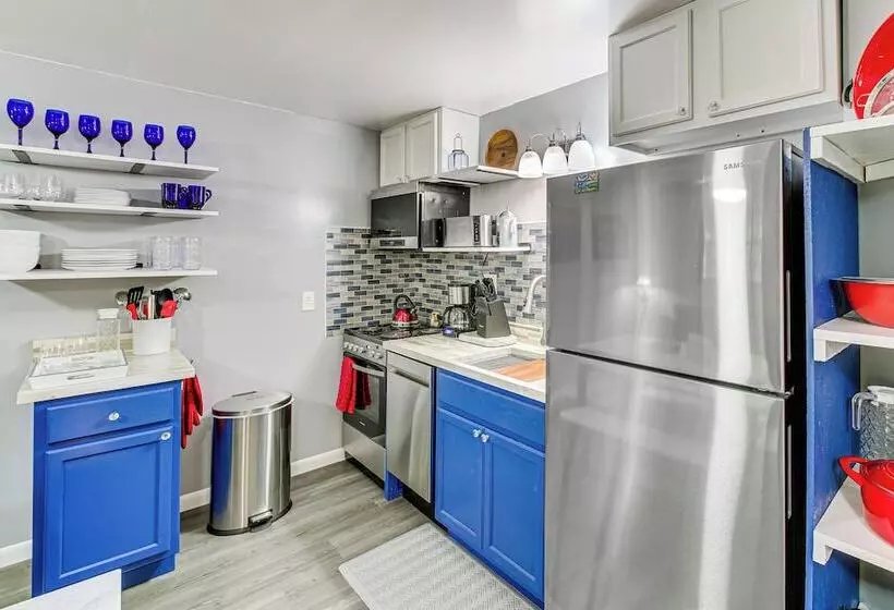 Hot Springs Retreat W/ Private Dock + Hot Tub!