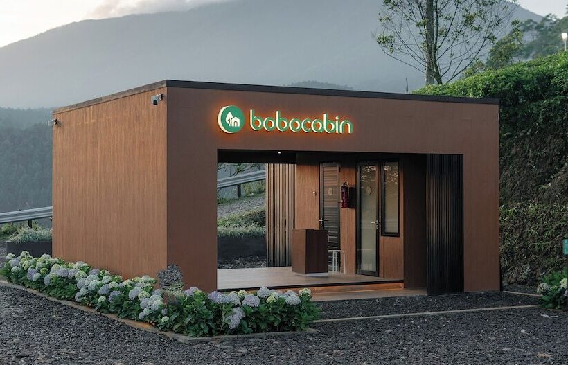בית מלון כפרי Bobocabin Dieng Wonosobo