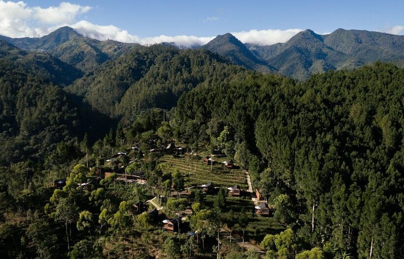 בית מלון כפרי Bobocabin Dieng Wonosobo