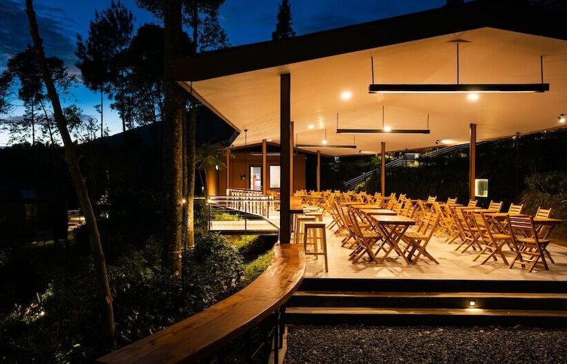 בית מלון כפרי Bobocabin Dieng Wonosobo