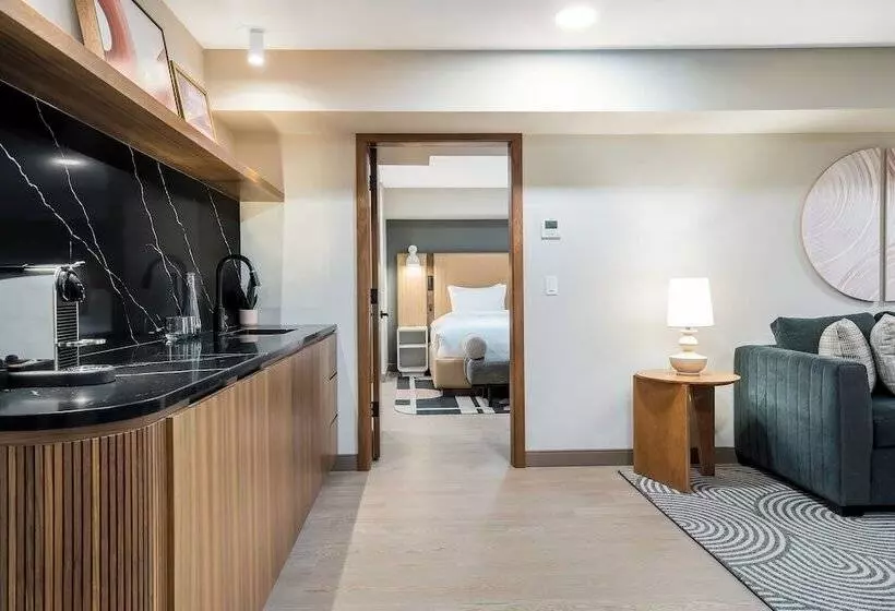 Hotelli Naturally Pacific Resort