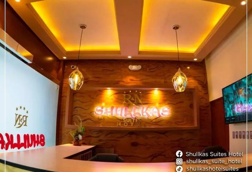ホテル Shullkas Suites