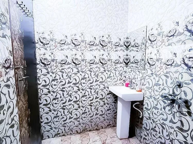 Hotelli Roomshala 117 Shubham Residency