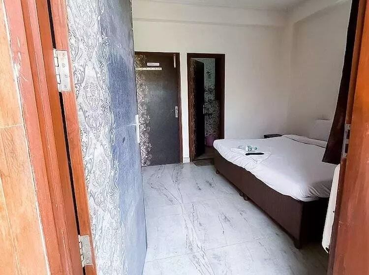 Hotelli Roomshala 117 Shubham Residency