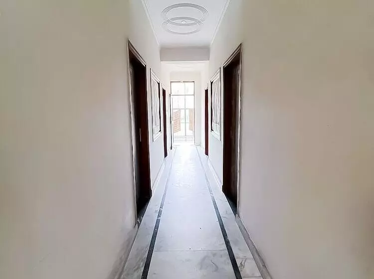 Hotelli Roomshala 117 Shubham Residency