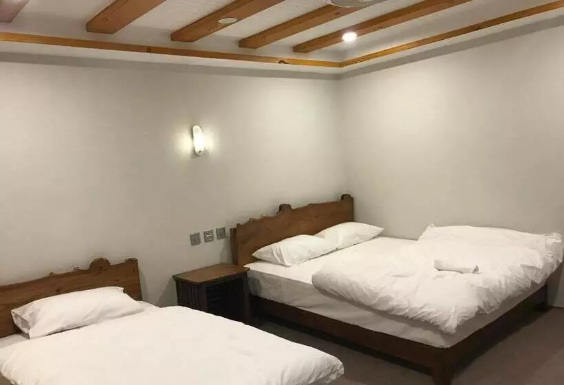 هتل The Mountain Cottage Skardu