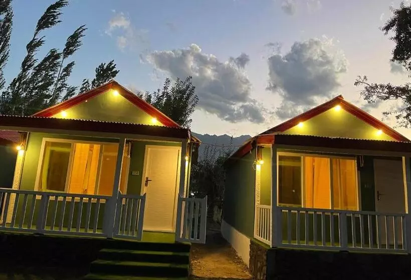 هتل The Mountain Cottage Skardu