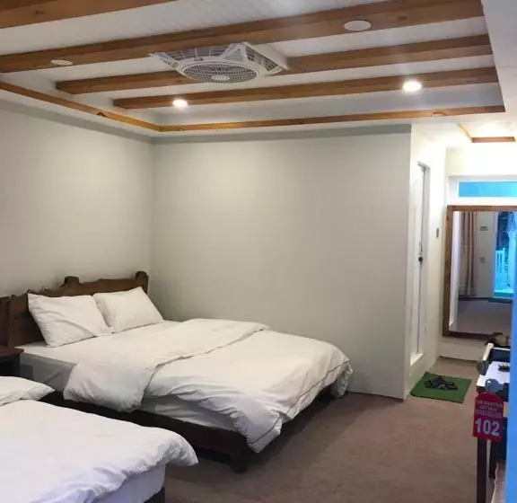 هتل The Mountain Cottage Skardu