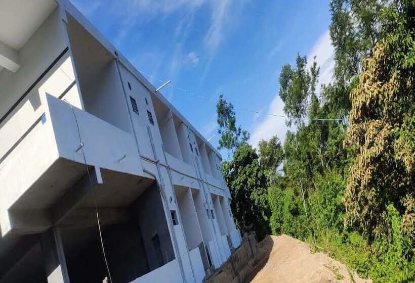 ホテル Tomsons Resort