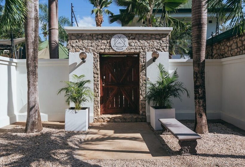 پانسیون Dream Surf House Avellana