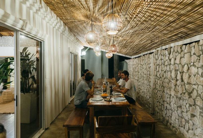 پانسیون Dream Surf House Avellana