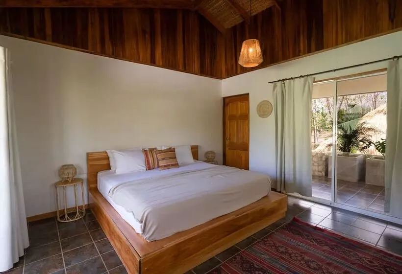 پانسیون Dream Surf House Avellana