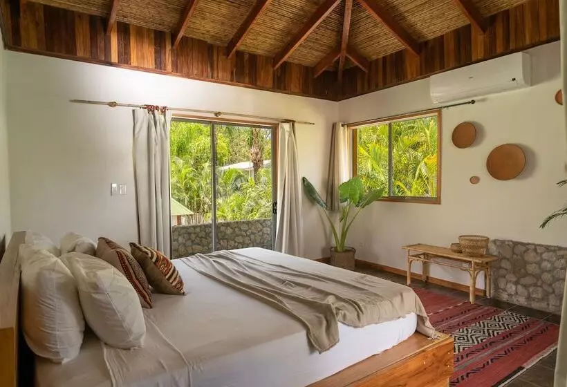 پانسیون Dream Surf House Avellana