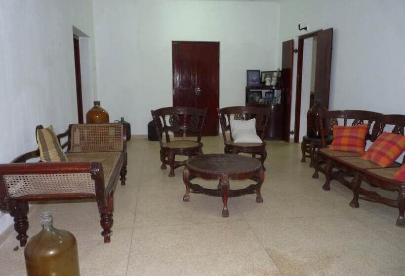 펜션 Ralahami Bungalow