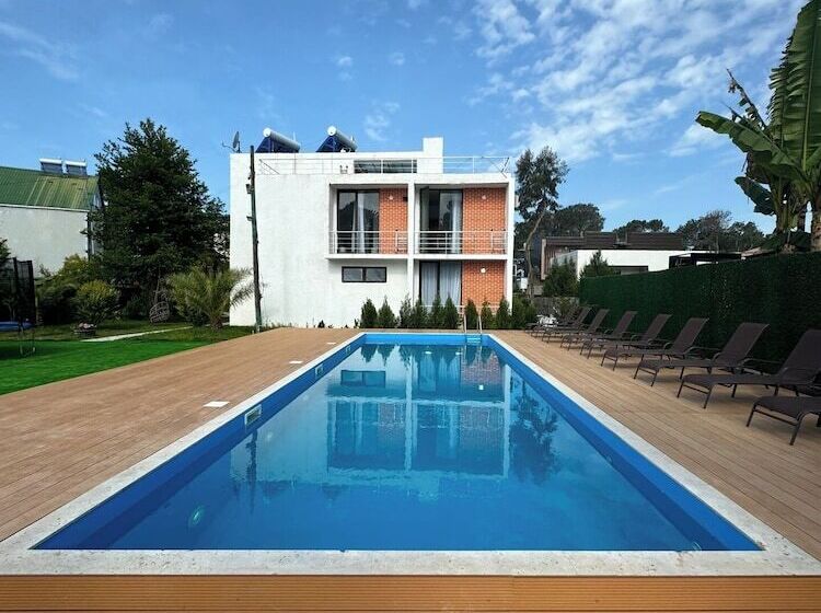 استراحتگاه Kaprovani Sand