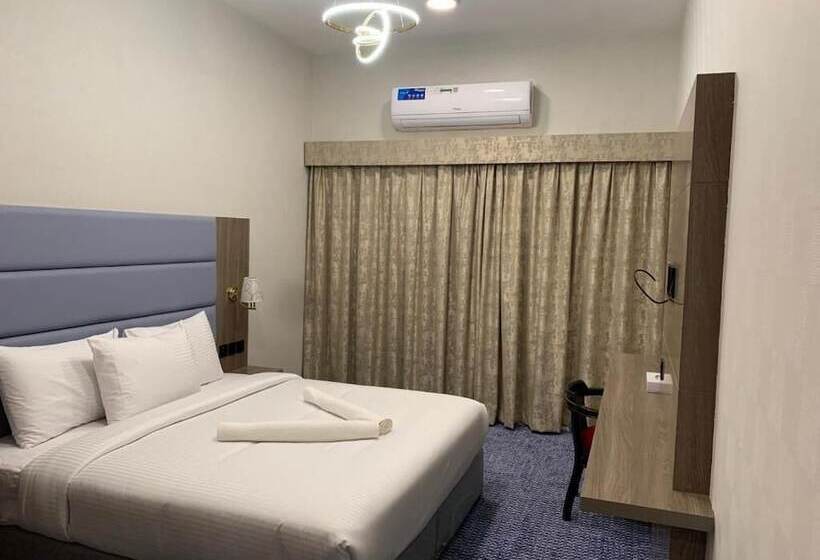 Отель Silver Sand